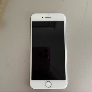 Apple iPhone 6s Silver missing tray